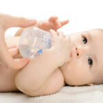 Trẻ sơ sinh có được uống nước không?