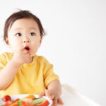 Ăn dặm kiểu BLW là gì? Lợi ích của phương pháp ăn dặm BLW